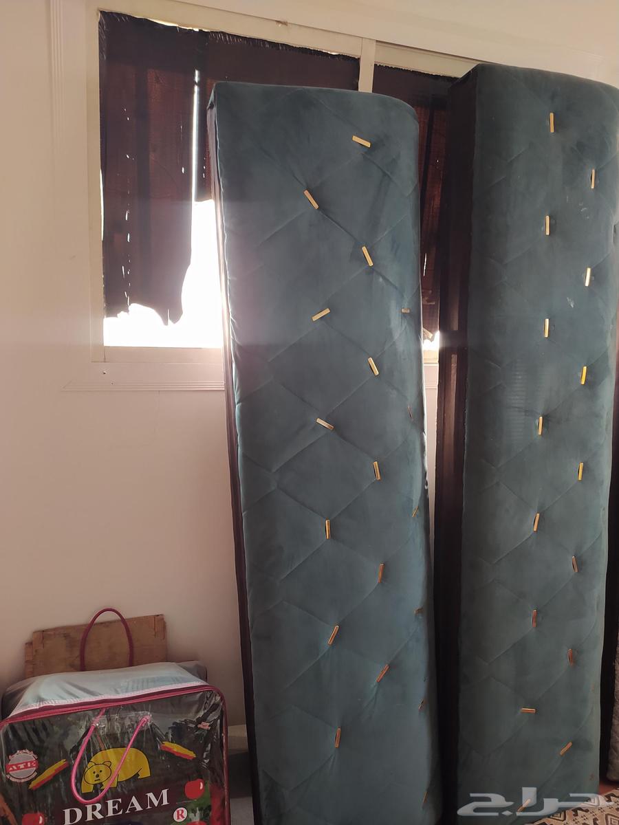 يوجد 2 مسند ظهر كبير ويوجد 1 قطعة زاوية بأقل سعر . تبوك64498938025602111