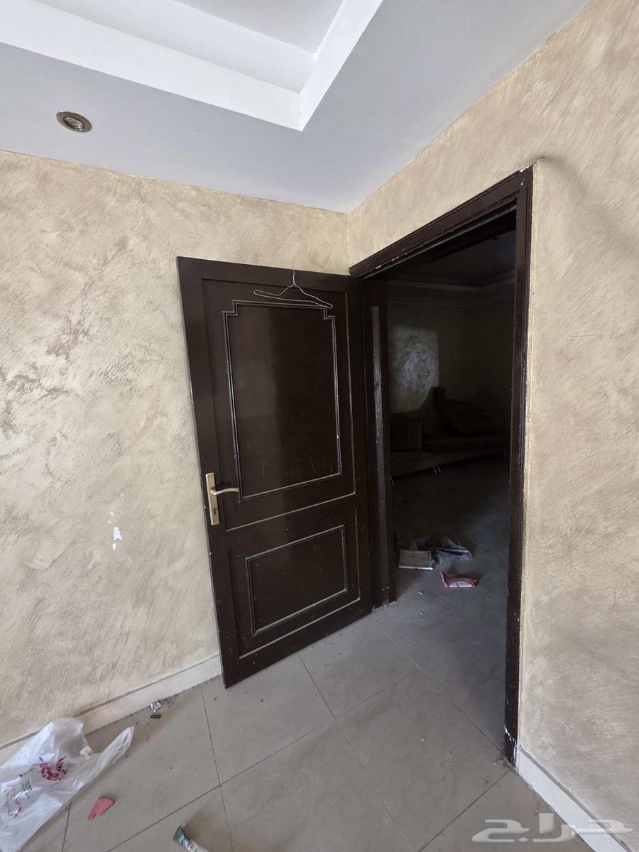 ابواب خشبية وحديد وشبابيك المنيوم مستعملة للبيع64484498196865110