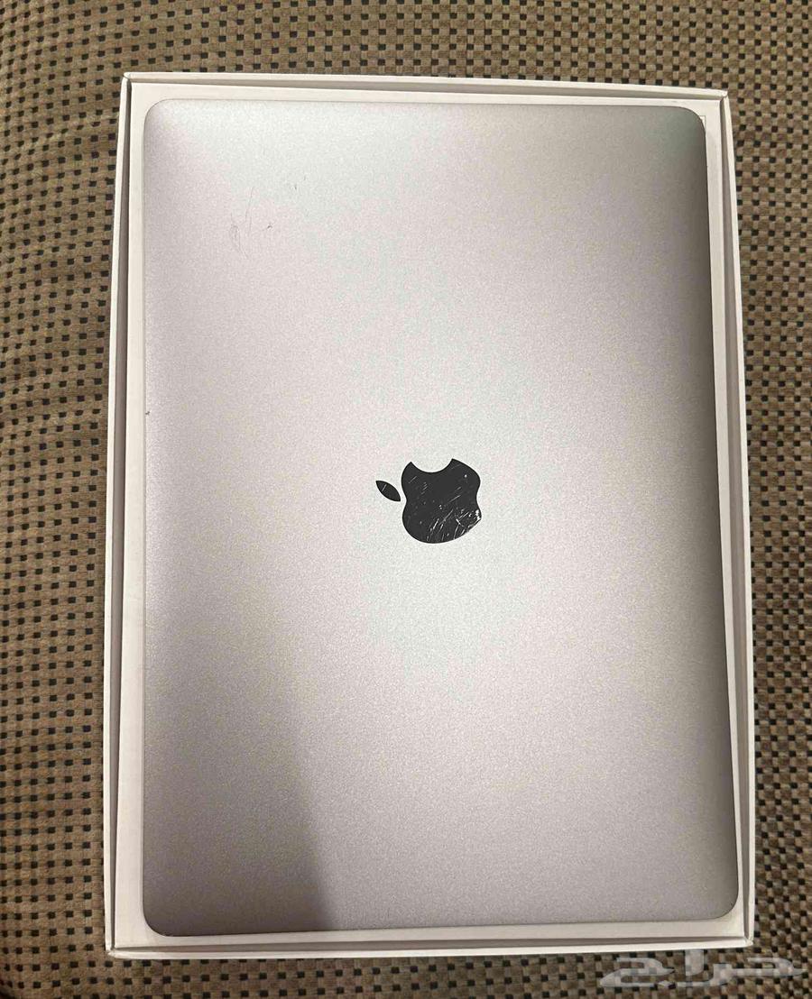 لابتوب ابل نضيف جدا بالكرتون مع الشاحن شاريه قبل فتره750064498965703811110