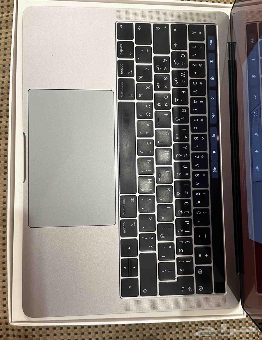 لابتوب ابل نضيف جدا بالكرتون مع الشاحن شاريه قبل فتره750064498965703811112