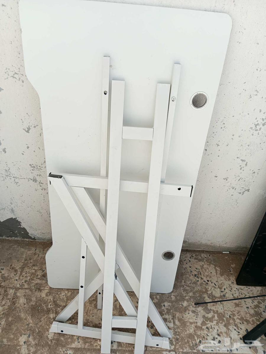 Computer table with no issues64498508723330110