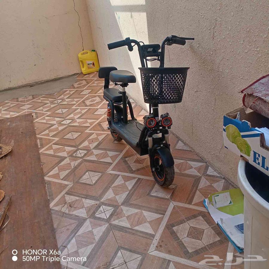 New electric scooter used for half an hour or less for sale, location is in the neighborhood of64498326470147111