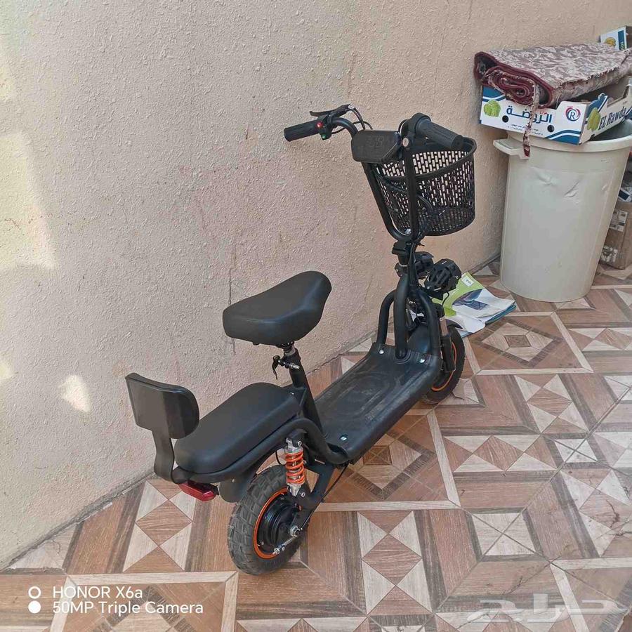 New electric scooter used for half an hour or less for sale, location is in the neighborhood of64498326470147110