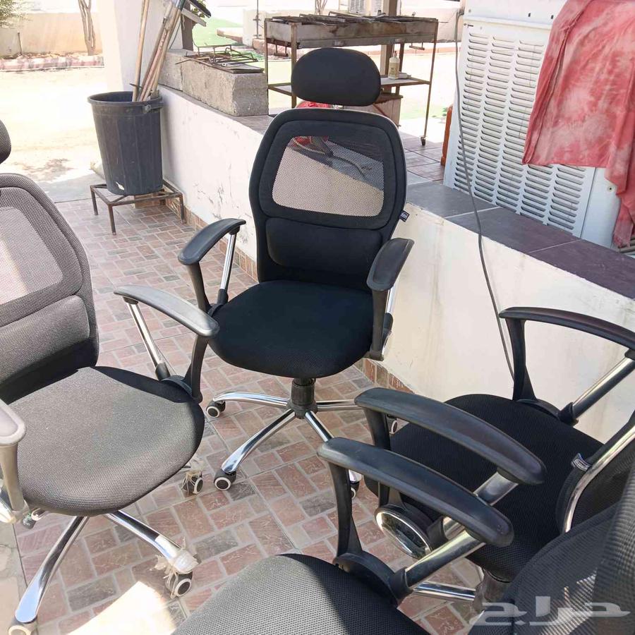 يوجد لدينا اربع كراسي للبيع يوجد فيها تكايه ظهر64497234928003113