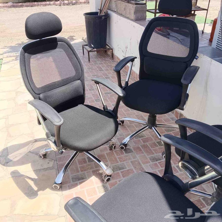 يوجد لدينا اربع كراسي للبيع يوجد فيها تكايه ظهر64497234928003112