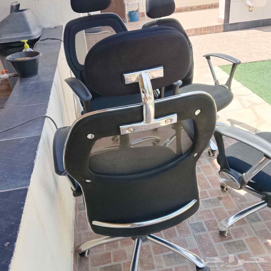 يوجد لدينا اربع كراسي للبيع يوجد فيها تكايه ظهر64497234928003110