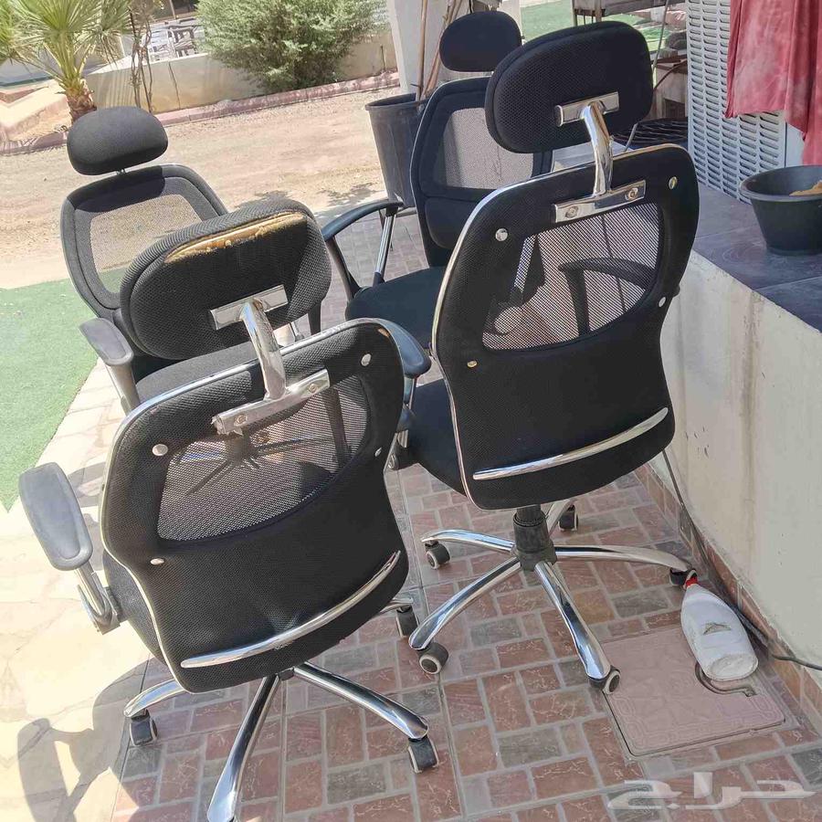 يوجد لدينا اربع كراسي للبيع يوجد فيها تكايه ظهر64497234928003111
