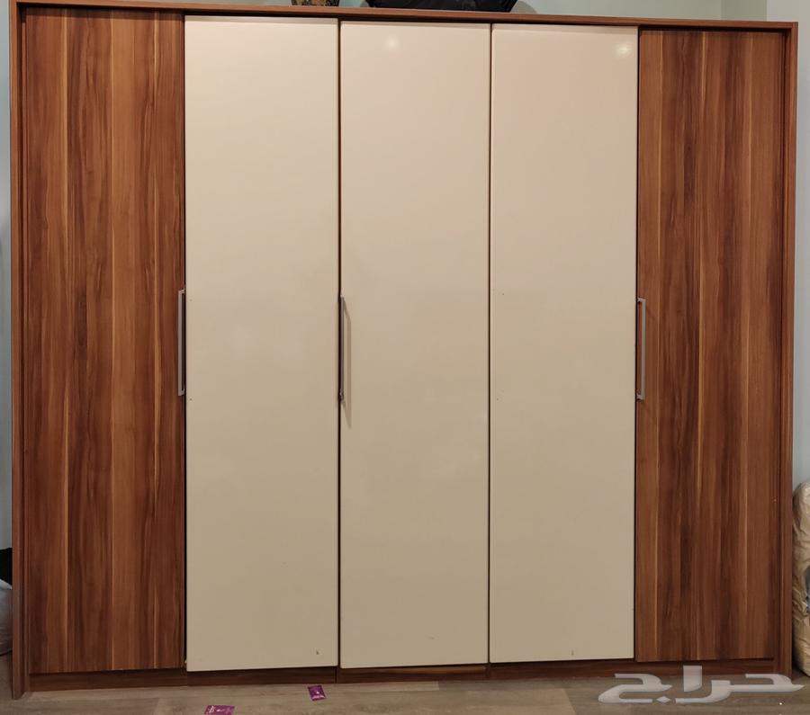 خزانة ملابس بحالة جيدة جدا64502789989634110