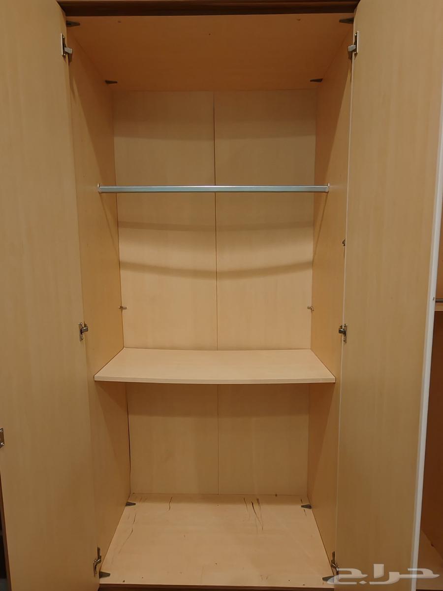خزانة ملابس بحالة جيدة جدا64502789989634112