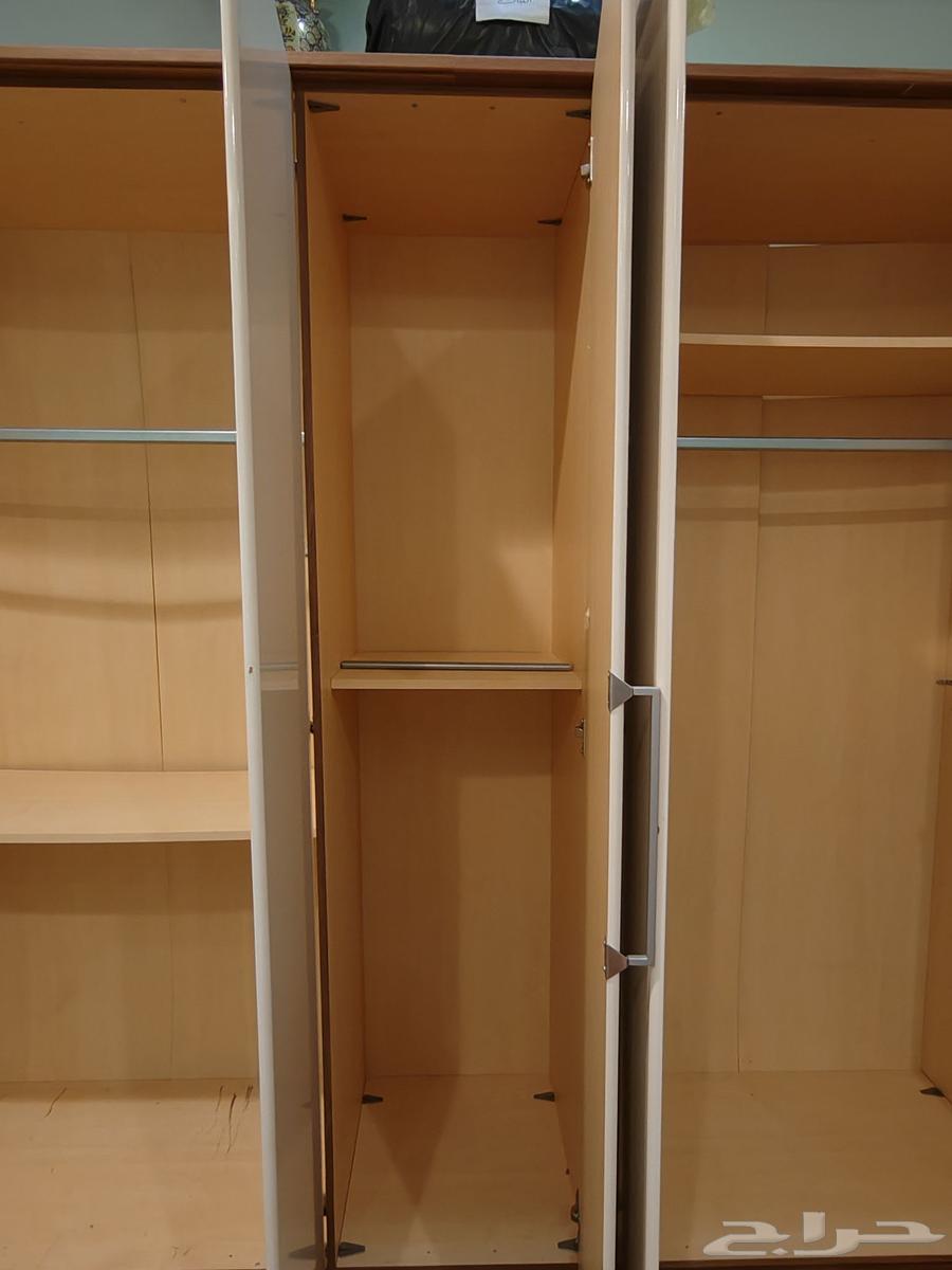 خزانة ملابس بحالة جيدة جدا64502789989634114
