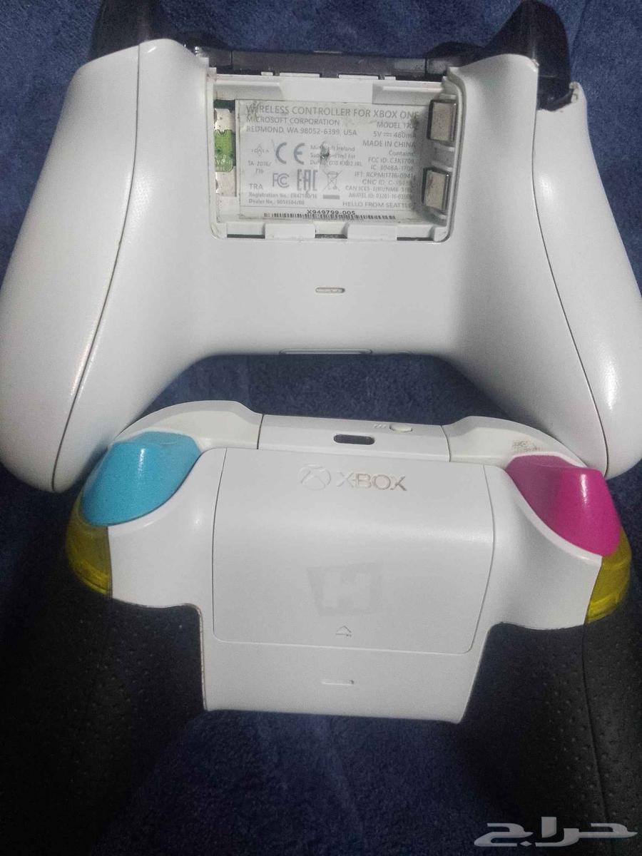 xbox series s with two controllers64495091162882112