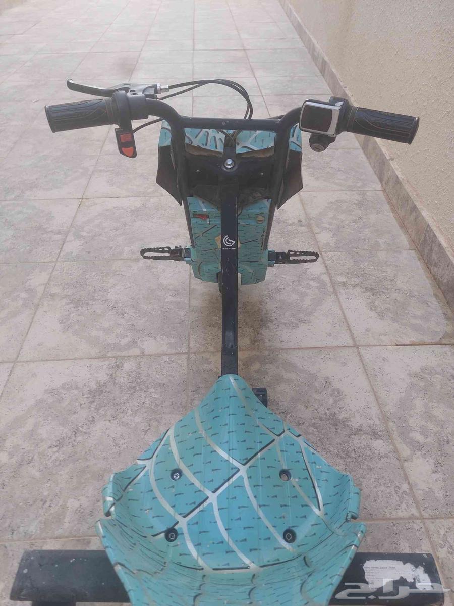 سكوتر كهربائي جميل 40064499633542658111