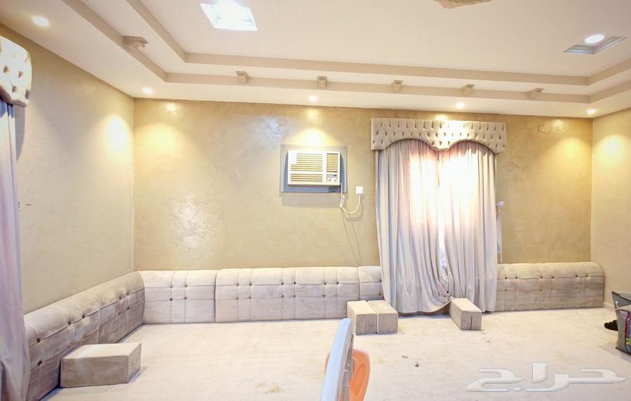 كنب مجلس كبير شبه جديد للبيع مع اثنين ستارة في رابغ64498298786434111