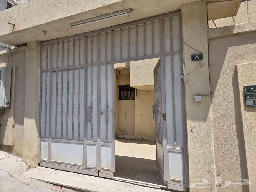 ابواب خشبية وحديد وشبابيك المنيوم مستعملة للبيع64484498196865114