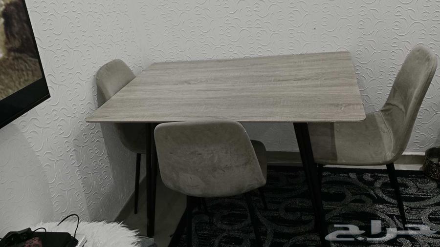 طربيزة سفرة للبيع قويه ولا يوجد بها اي كسر64500699890051110