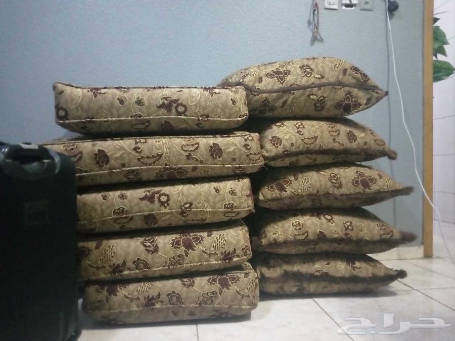 A very nice floor seating set consisting of 5 floor pieces and 5 backrests64495830683523110