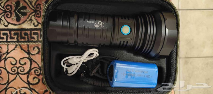 The flashlight is almost new, never used at all64502515146498111