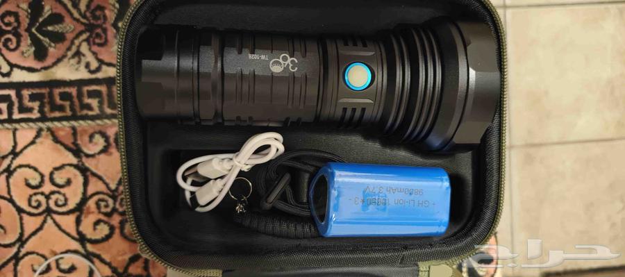 The flashlight is almost new, never used at all64502515146498112