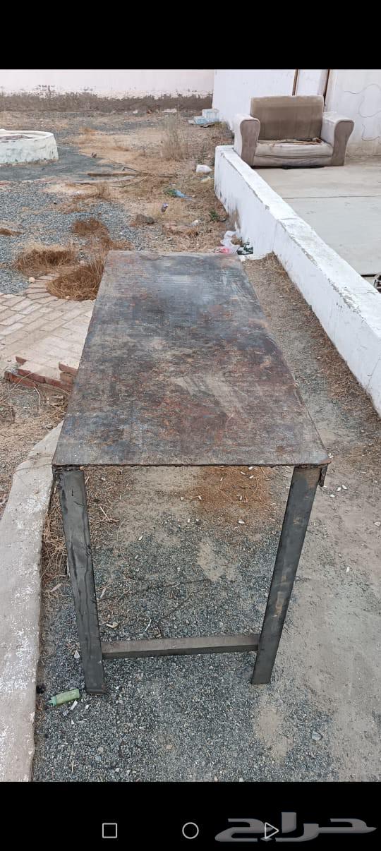 للبيع طاولة حديدية64497440853634110