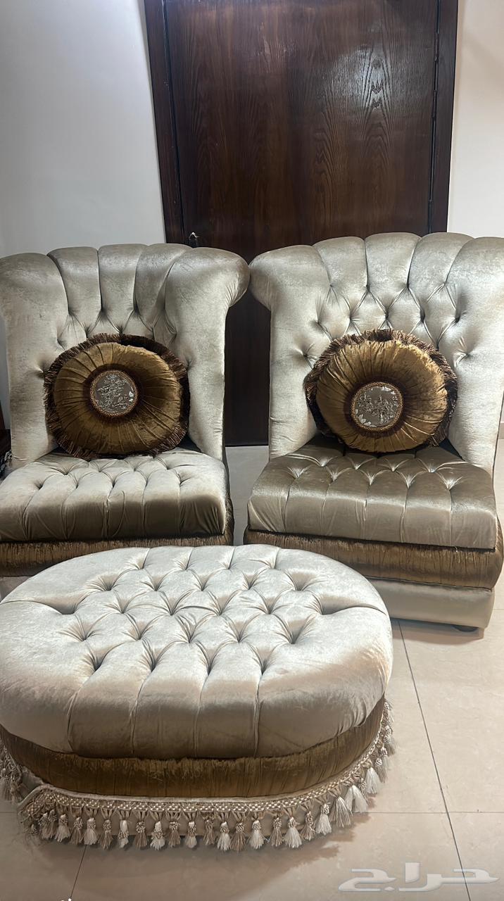 Two sofas and a very, very, very clean puff64501816294017110