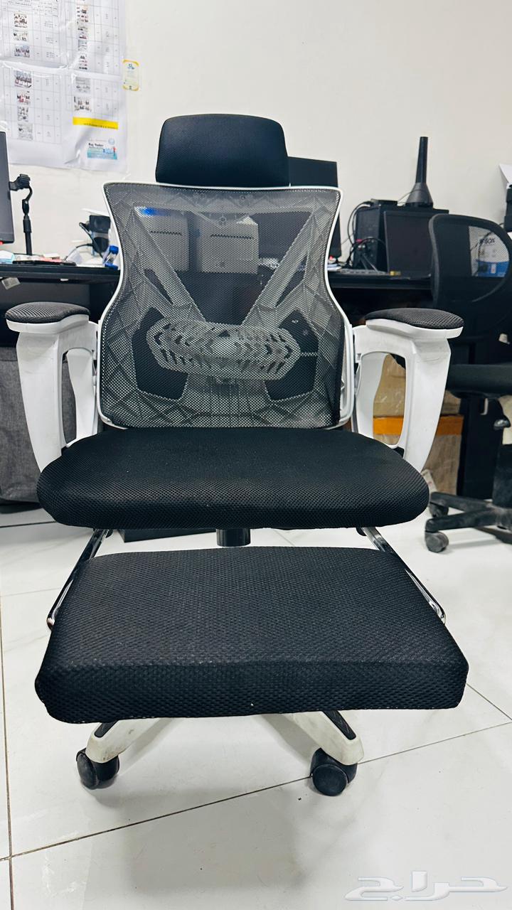 A new chair with a small scratch. Get a great deal on this m64496544063233111