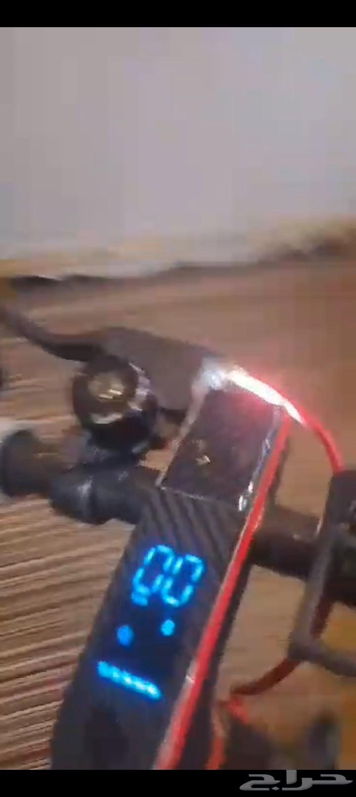 اسكوتر كهربائي بحالة ممتازة جدا64498673876482112