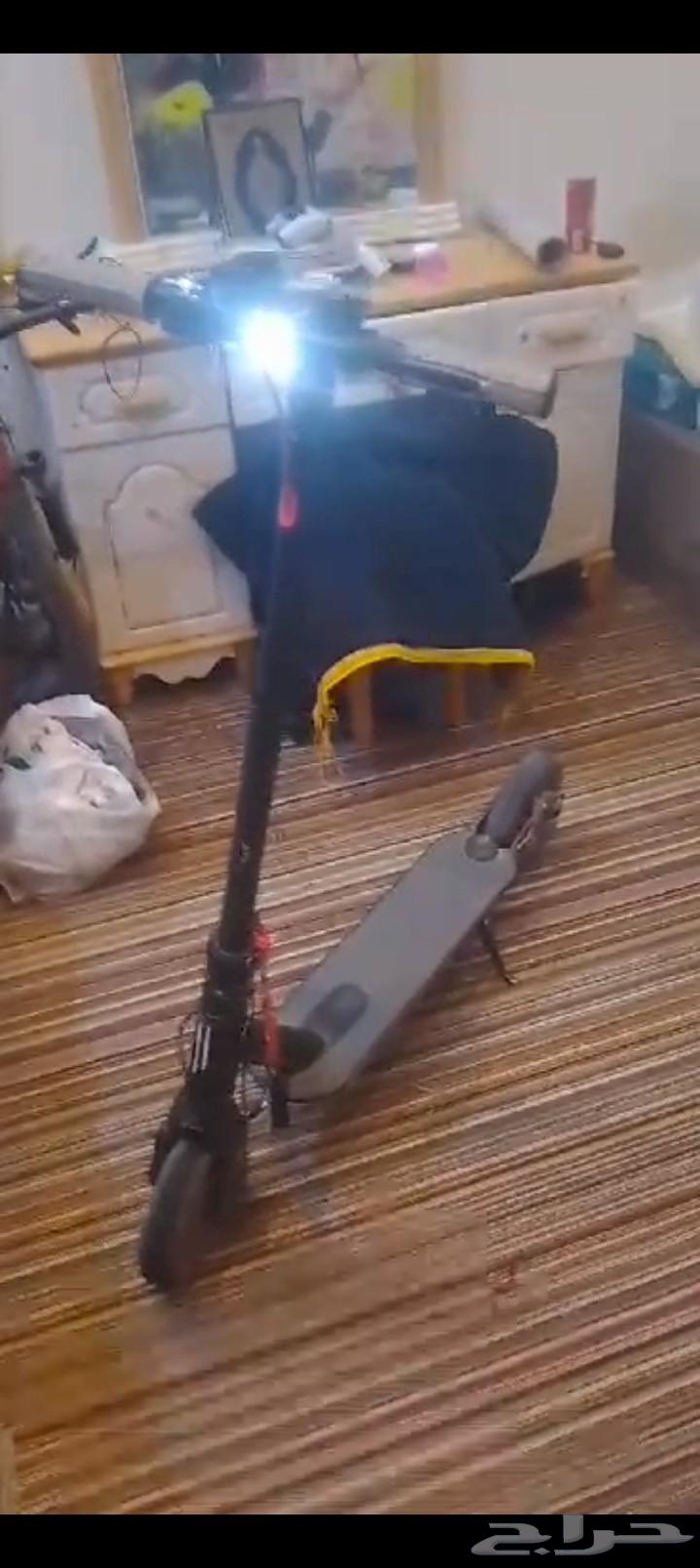 اسكوتر كهربائي بحالة ممتازة جدا64498673876482113