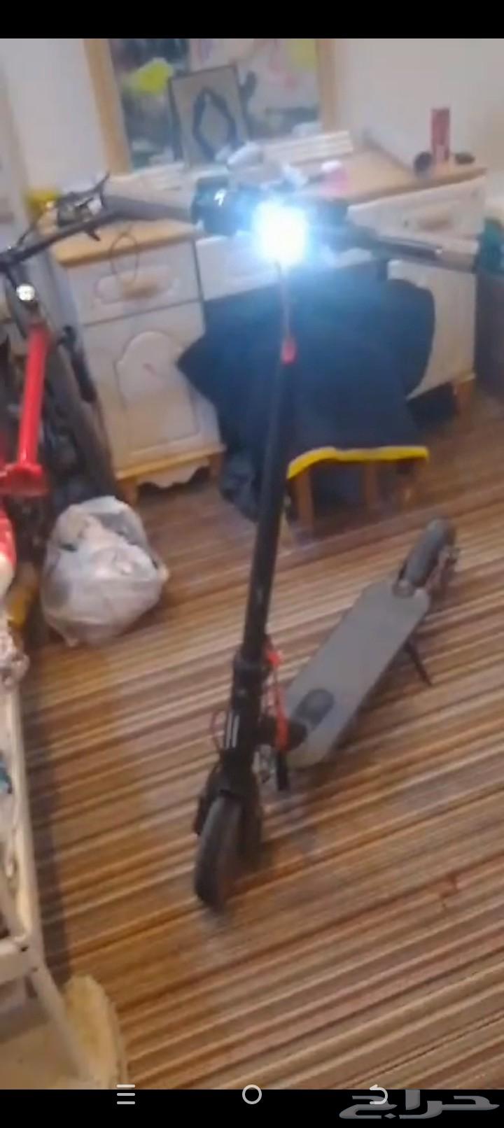 اسكوتر كهربائي بحالة ممتازة جدا64498673876482110