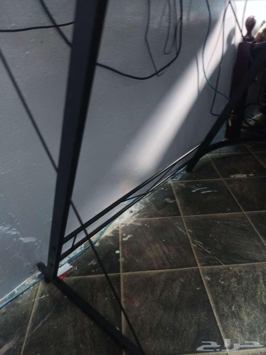 السلام عليكم.الطاوله للبيع فقط طاوله على شكل حرف Lمقاس12964500797958658111