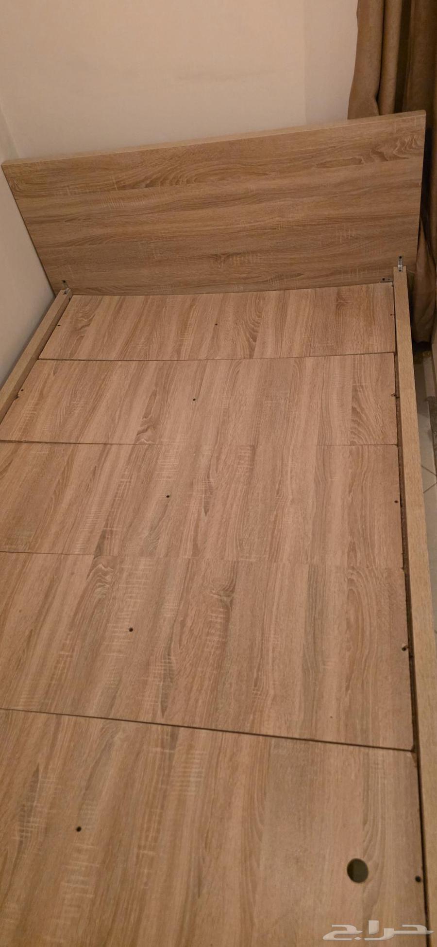 Three pieces (bed, center table, screen table) for 400 negotiable64500477169411113