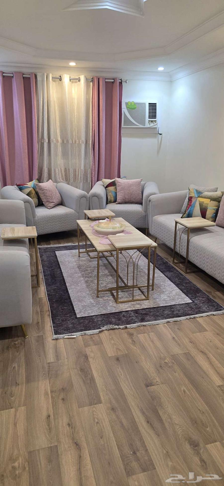 Three pieces (bed, center table, screen table) for 400 negotiable64500477169411112