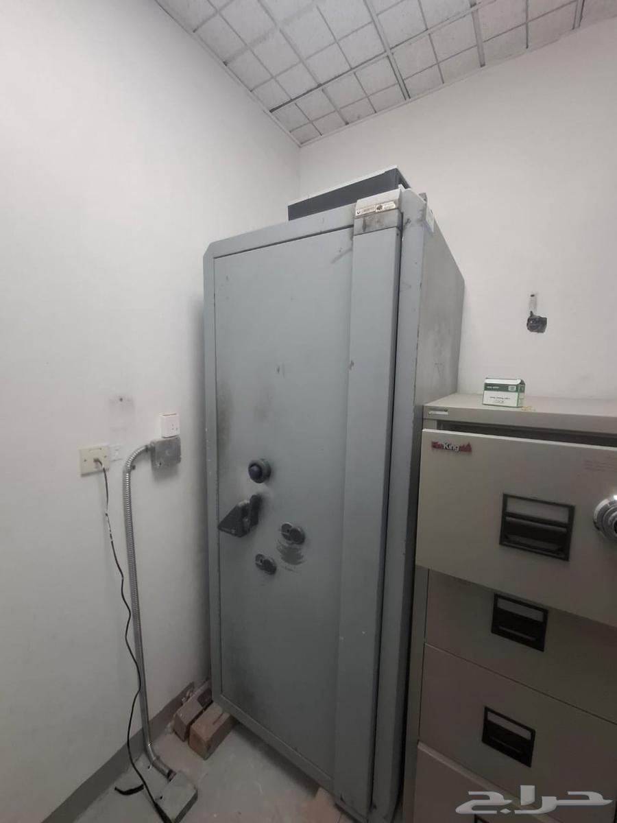 خزنات كبيرة للبيع64497855202177110