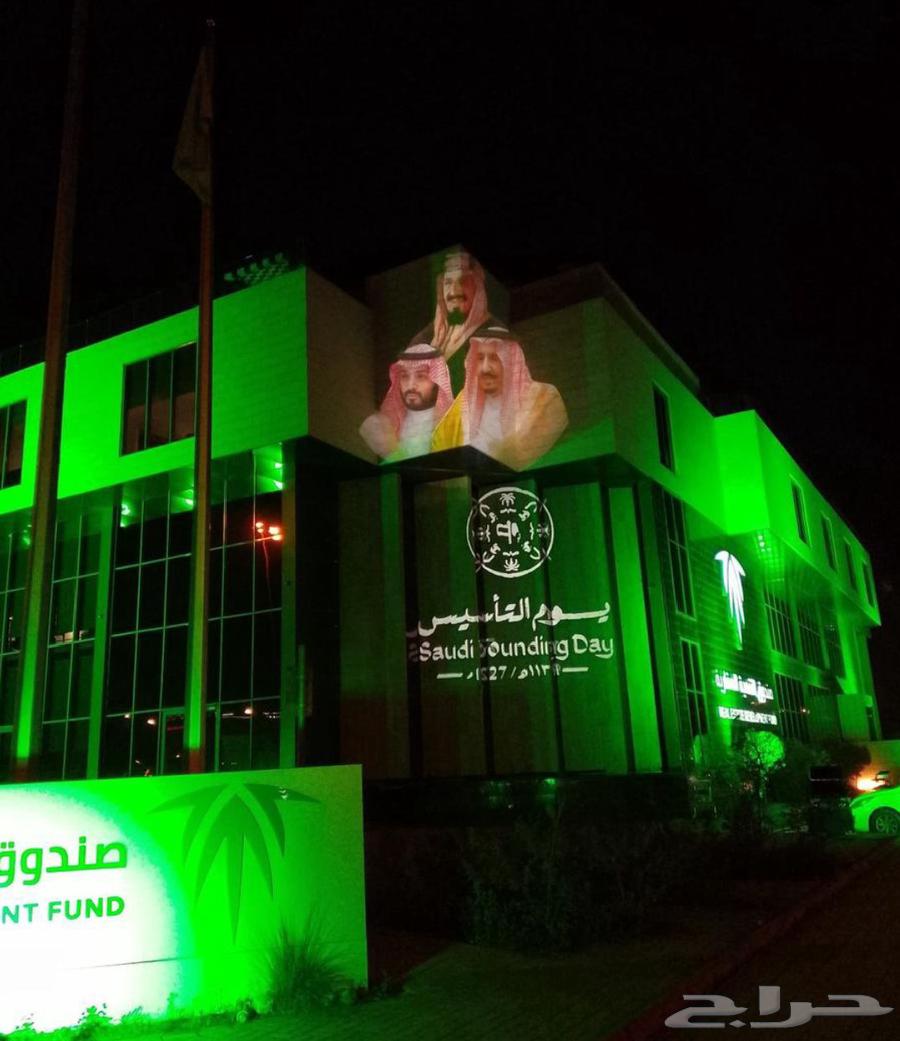 Decorative lighting of public places with National Day slogans and colors64148474982913110