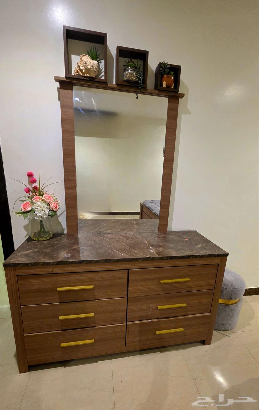 HomeBox Bed 180 x 200 with two side tables and a wardrobe64509757186689111