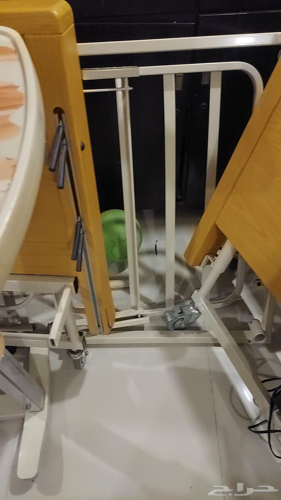 عدد اثنين سرير كعرباء نفر واحد بحالة جيدة ضهر خشب وضهر حديد64503705810818111