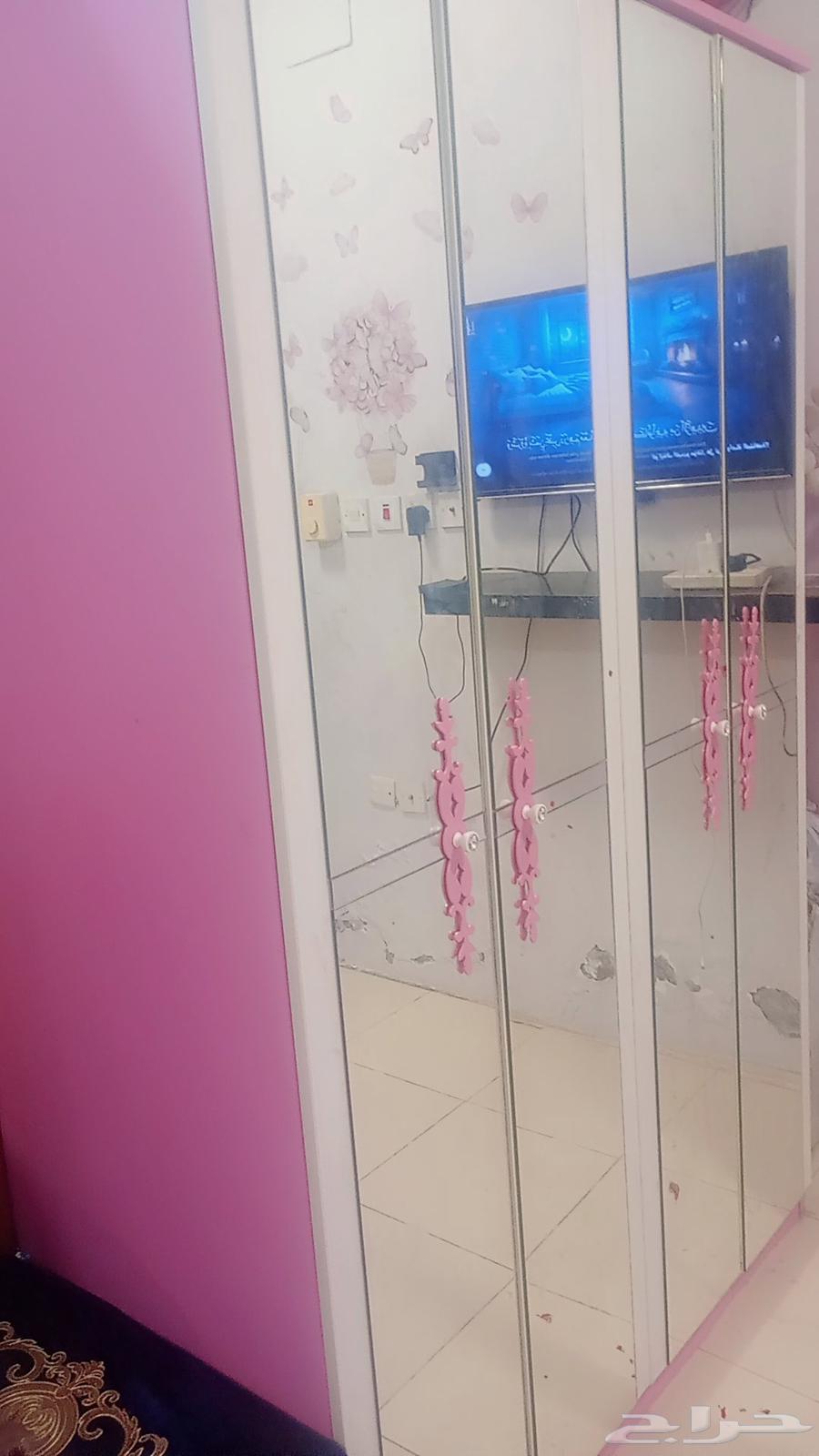 الدولاب نظيف جدا قابله للتفاوض البنيه ب 600 ريال64504530977282111