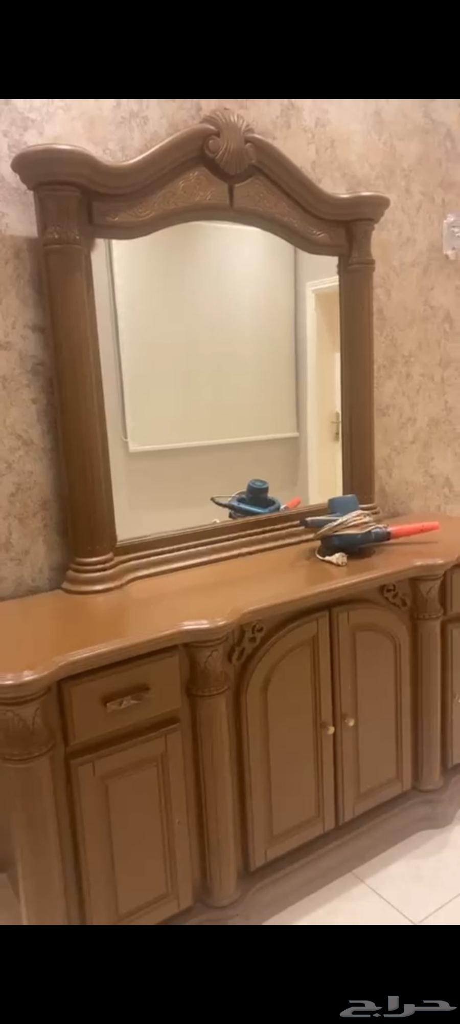 Tablecloth, bench, and entrance with 500 clean and very sturdy pieces64507724704386111