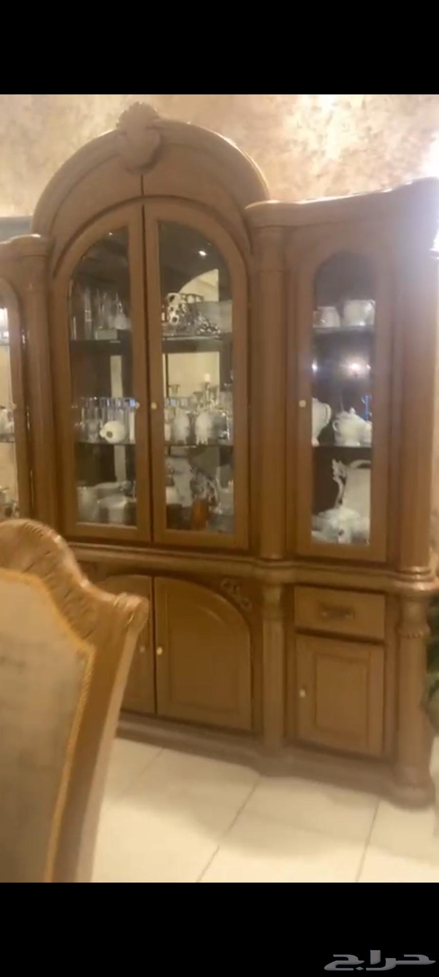 Tablecloth, bench, and entrance with 500 clean and very sturdy pieces64507724704386110