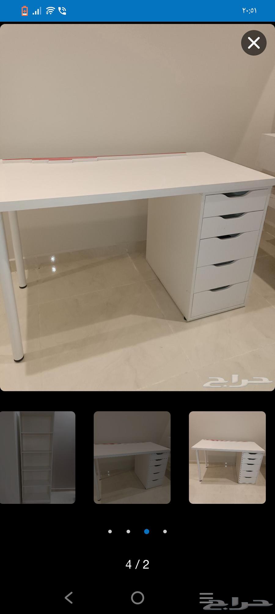 Office desk and bookshelf64509434321922111