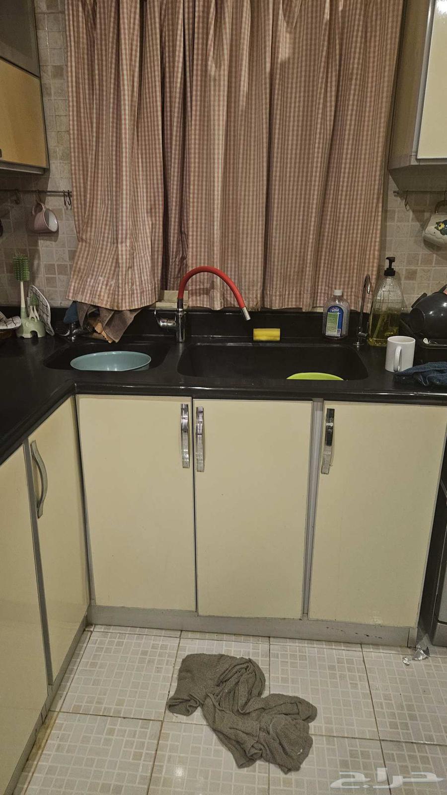 أثاث للبيع ( مطبخ 600 ريال ثلاجة 600 )64503554856963113