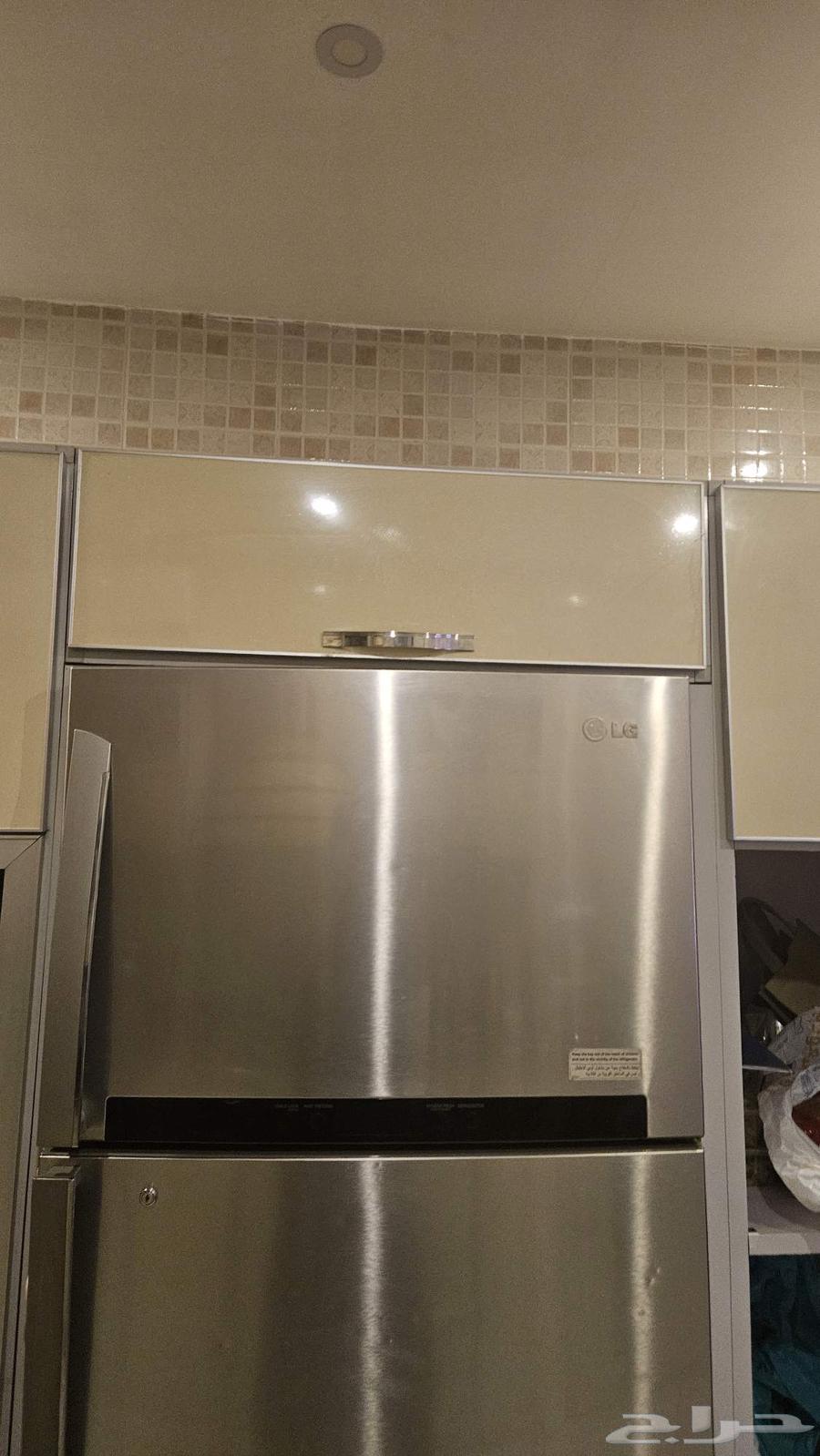 أثاث للبيع ( مطبخ 600 ريال ثلاجة 600 )64503554856963110