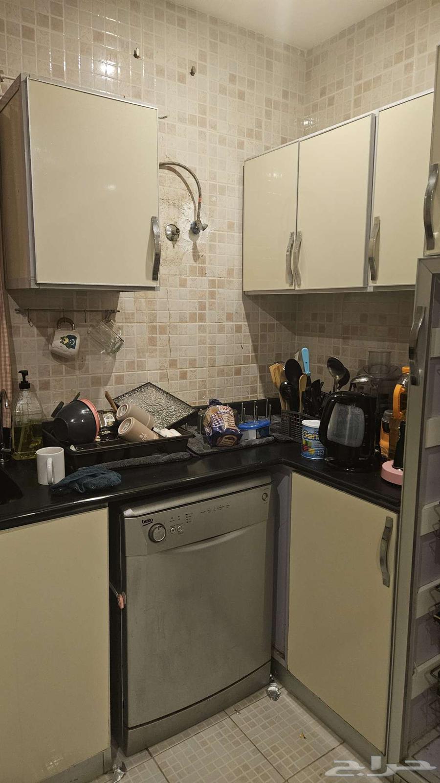 أثاث للبيع ( مطبخ 600 ريال ثلاجة 600 )64503554856963112