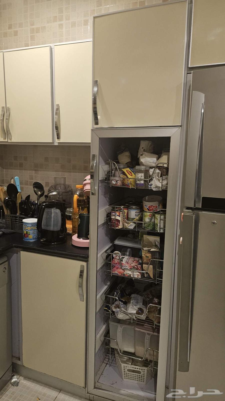 أثاث للبيع ( مطبخ 600 ريال ثلاجة 600 )64503554856963111