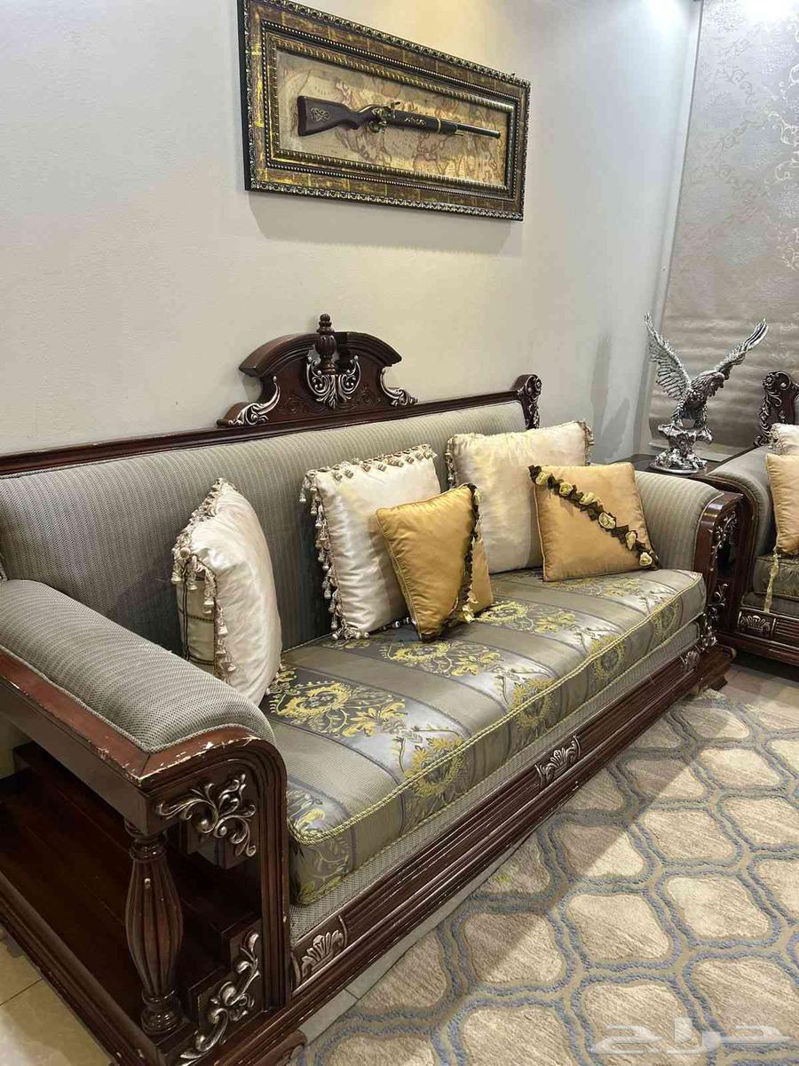 للبيع كنب مستعمل مع طاوله تلفزيون وطاوله جانبيه عدد 264502872712705111