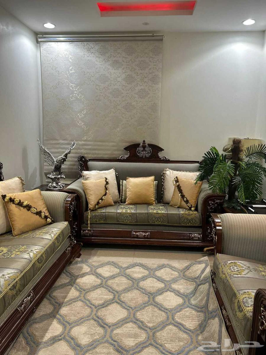 للبيع كنب مستعمل مع طاوله تلفزيون وطاوله جانبيه عدد 264502872712705110