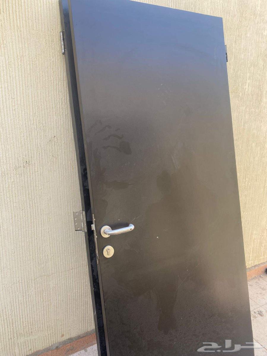 للبيع طاولة طعام و مساند ظهر و مغسلة يدين وباب خشب64504832517379110