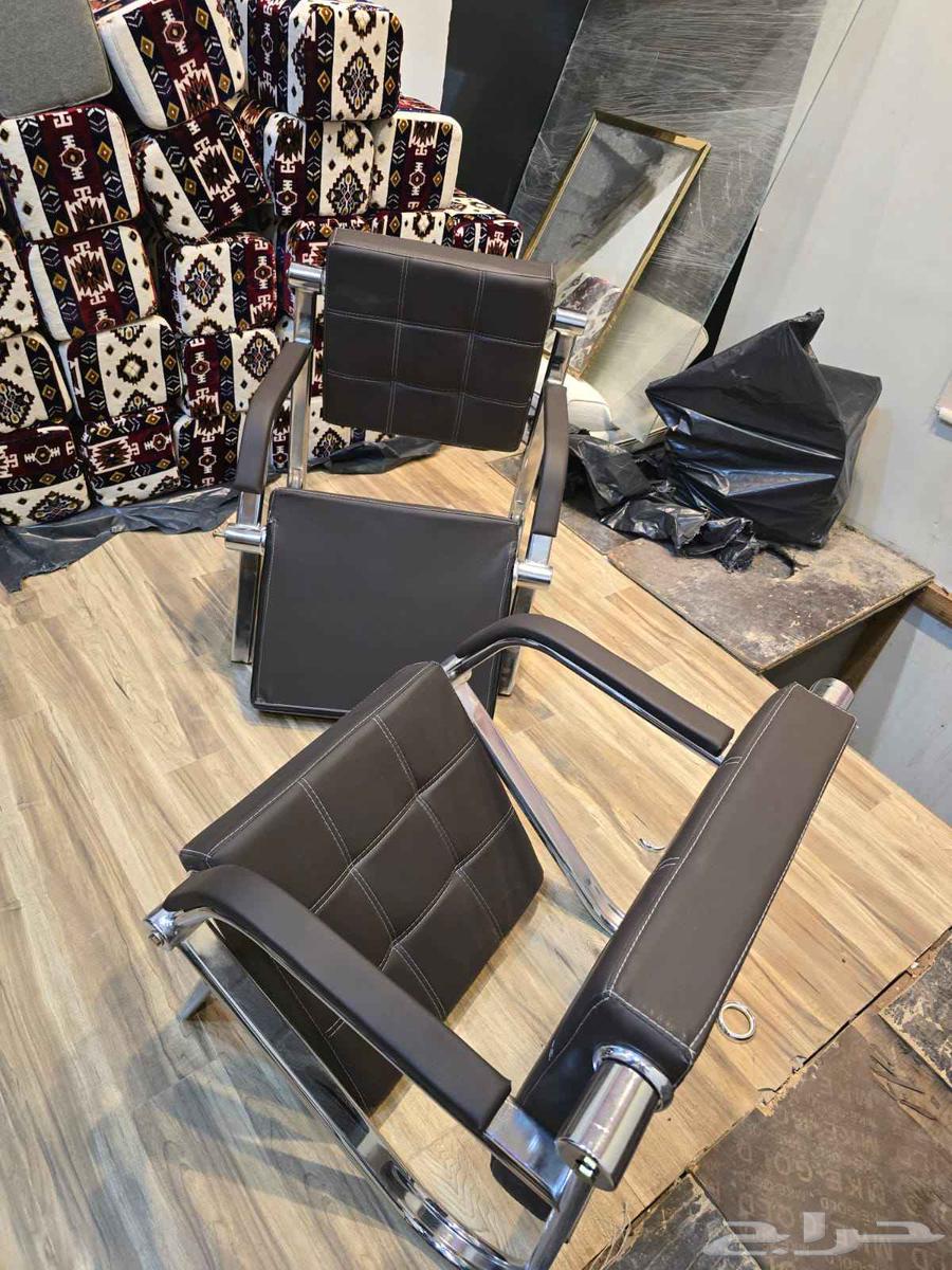 كراسي جديد للبيع والكراسي الاثنين الصغير لسى بركبهم64508579538305111