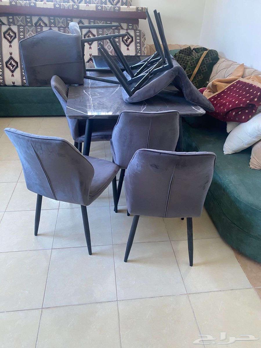 للبيع طاولة طعام و مساند ظهر و مغسلة يدين وباب خشب64504832517379114