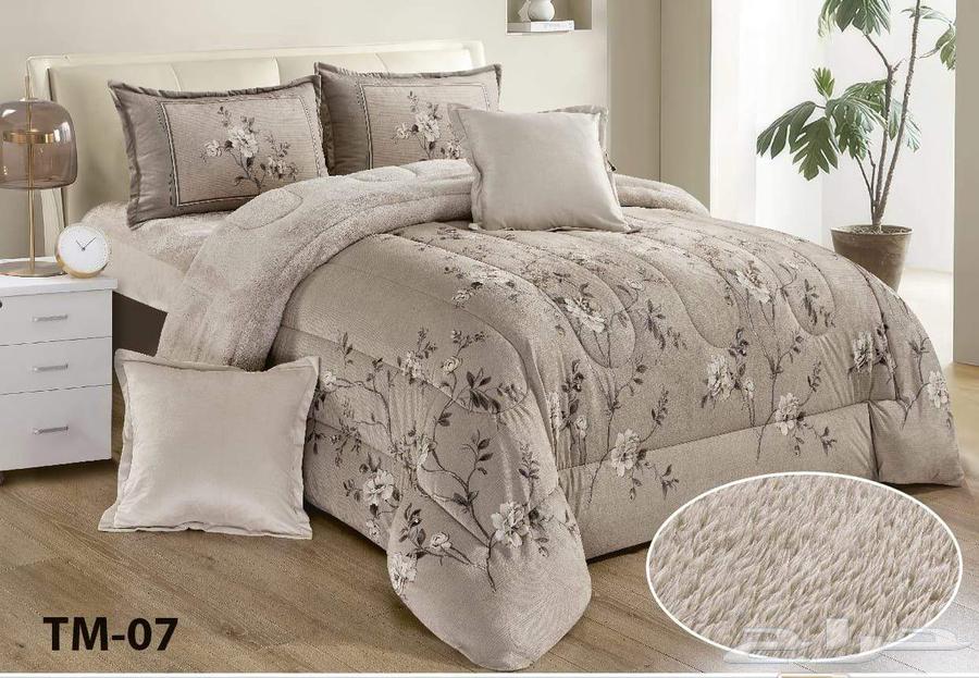 Velvet bedding on frame64504132523138114