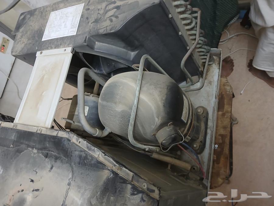 Functional and intact 18,000 BTU air conditioner with large compressor, price 400, located in Shoqiyah64504365704833113